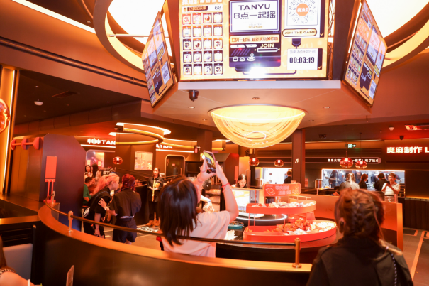 餐飲模式又一大創(chuàng)舉！探魚新店型營造“娛樂城”式沉浸消費(fèi)體