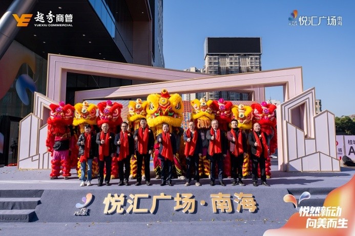 悅匯廣場(chǎng)·南海開(kāi)業(yè)首日銷售額超300萬(wàn)，火烈鳥(niǎo)美陳引發(fā)打卡熱潮！