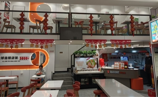 柳州加盟商施洪邦：一個不會煮麻辣燙的店主，如何實現首日破萬？|餐飲界