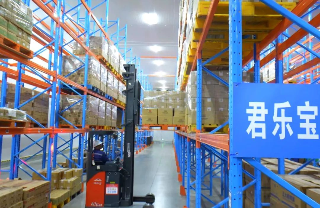 蜀?！辆龢穼殤?zhàn)略合作升級(jí)，打造全國極速冷鏈網(wǎng)，破解短保鮮奶配送難題
