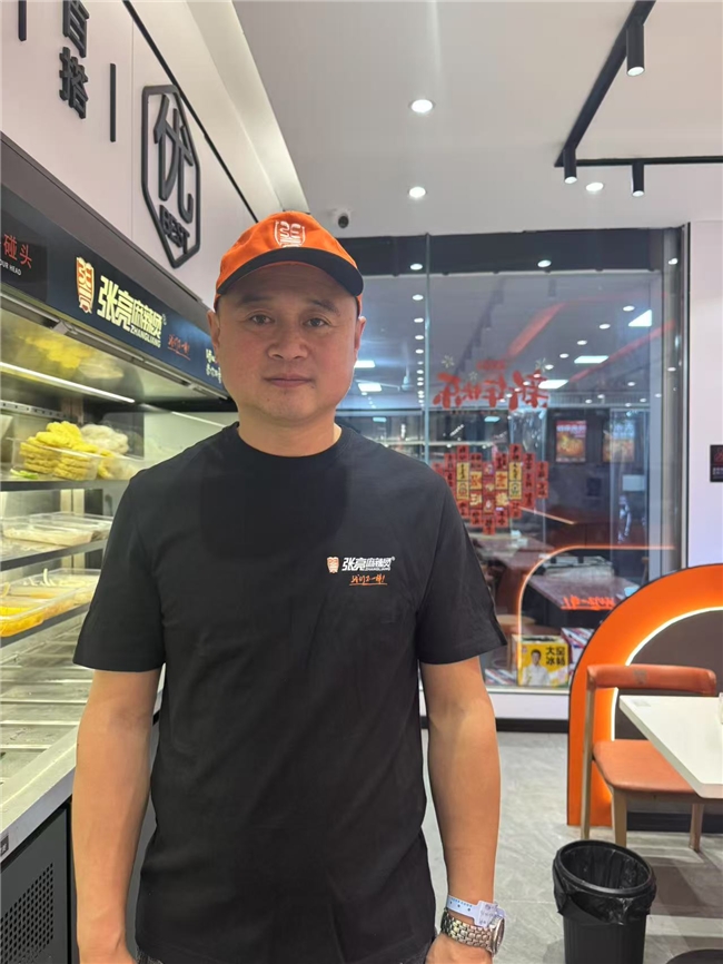 張亮麻辣燙加盟業(yè)主于海波：5年開(kāi)8店，煮沸四川不靠大廚靠體系