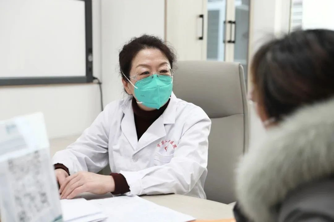 患者如潮，就診場面火爆！市二院著名專家診區(qū)百余位專家陸續(xù)來院出診(圖5)