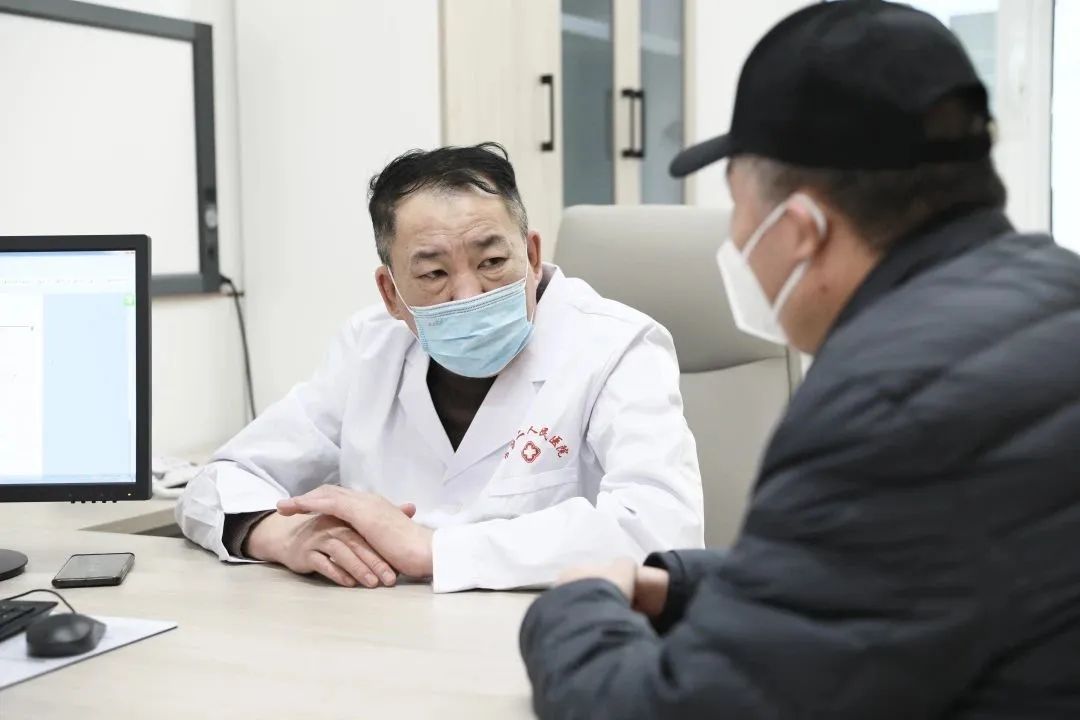 患者如潮，就診場面火爆！市二院著名專家診區(qū)百余位專家陸續(xù)來院出診(圖4)